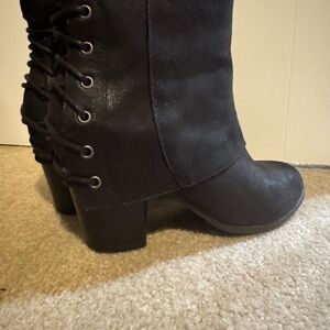 Sleek Black Lace-Up Boots with Chunky Heel
